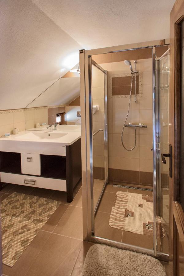 Pensiunea Cretuca Botiza Zimmer foto